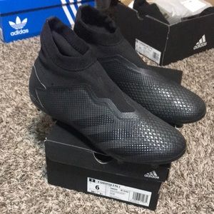 Predator Mutator 20.3 laceless FG